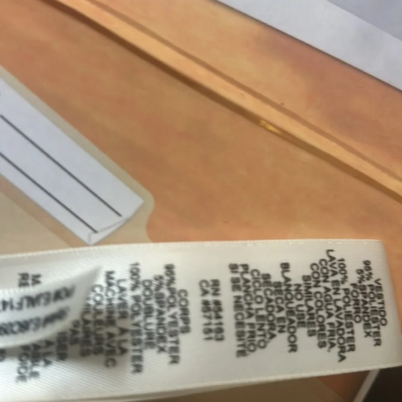 Beautiful Eliza J dress  size 4 lined with back zipper polyester/spandex - Picture 9 of 9